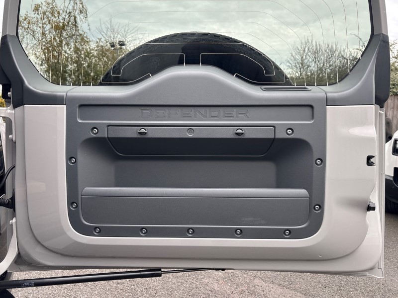  LAND ROVER DEFENDER 3.0 D250 X-Dynamic SE 90 3dr Auto 4877720