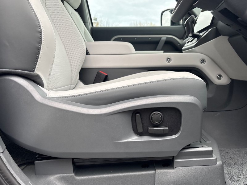  LAND ROVER DEFENDER 3.0 D250 X-Dynamic SE 90 3dr Auto 4877701