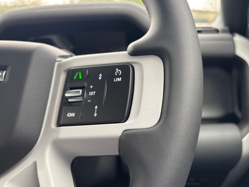  LAND ROVER DEFENDER 3.0 D250 X-Dynamic SE 90 3dr Auto 4877706