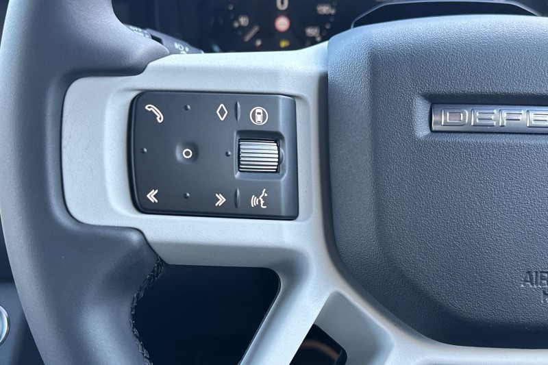  LAND ROVER DEFENDER 3.0 D250 X-Dynamic SE 110 5dr Auto 4916969