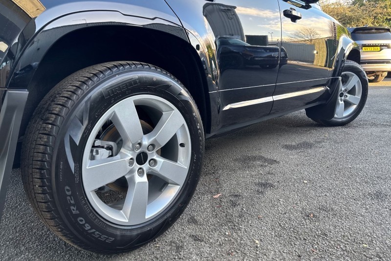  LAND ROVER DEFENDER 3.0 D250 X-Dynamic SE 110 5dr Auto 4916989