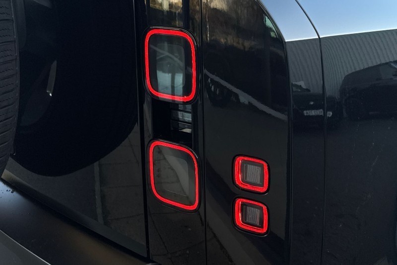  LAND ROVER DEFENDER 3.0 D250 X-Dynamic SE 110 5dr Auto 4916988