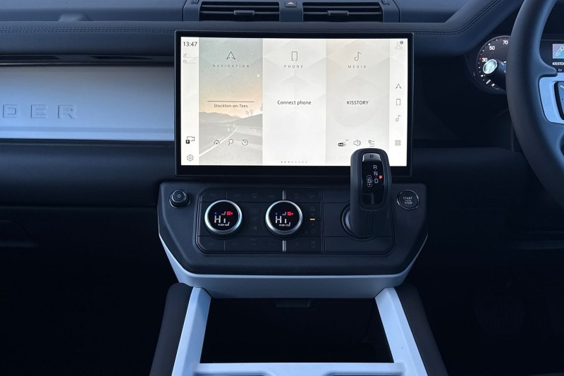  LAND ROVER DEFENDER 3.0 D250 X-Dynamic SE 110 5dr Auto 4916955