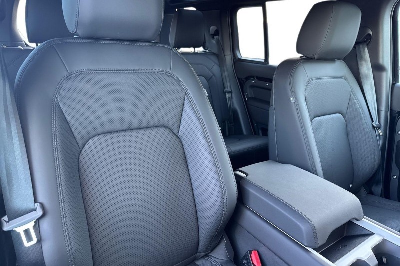  LAND ROVER DEFENDER 3.0 D250 X-Dynamic SE 110 5dr Auto 4916967