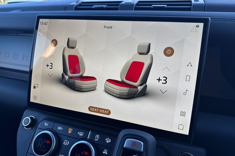  LAND ROVER DEFENDER 3.0 D250 X-Dynamic SE 110 5dr Auto 4916974