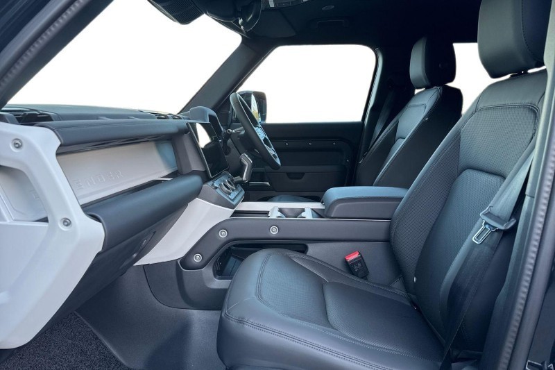  LAND ROVER DEFENDER 3.0 D250 X-Dynamic SE 110 5dr Auto 4916944