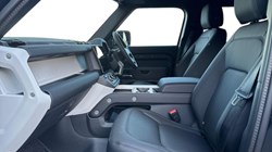 LAND ROVER DEFENDER 3.0 D250 X-Dynamic SE 110 5dr Auto 4916944