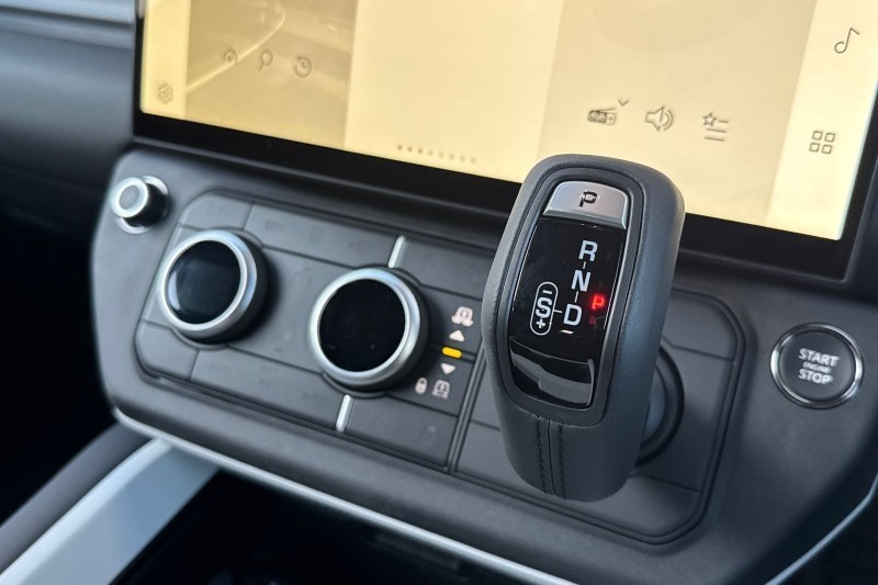  LAND ROVER DEFENDER 3.0 D250 X-Dynamic SE 110 5dr Auto 4916954