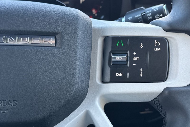  LAND ROVER DEFENDER 3.0 D250 X-Dynamic SE 110 5dr Auto 4916970