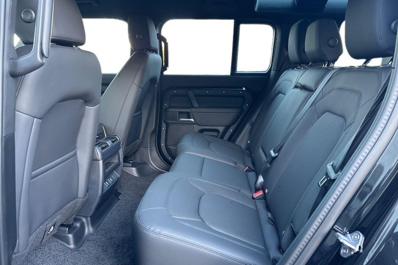  LAND ROVER DEFENDER 3.0 D250 X-Dynamic SE 110 5dr Auto 4916945