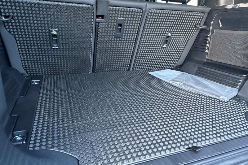  LAND ROVER DEFENDER 3.0 D250 X-Dynamic SE 110 5dr Auto 4916980