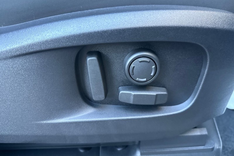  LAND ROVER DEFENDER 3.0 D250 X-Dynamic SE 110 5dr Auto 4916965