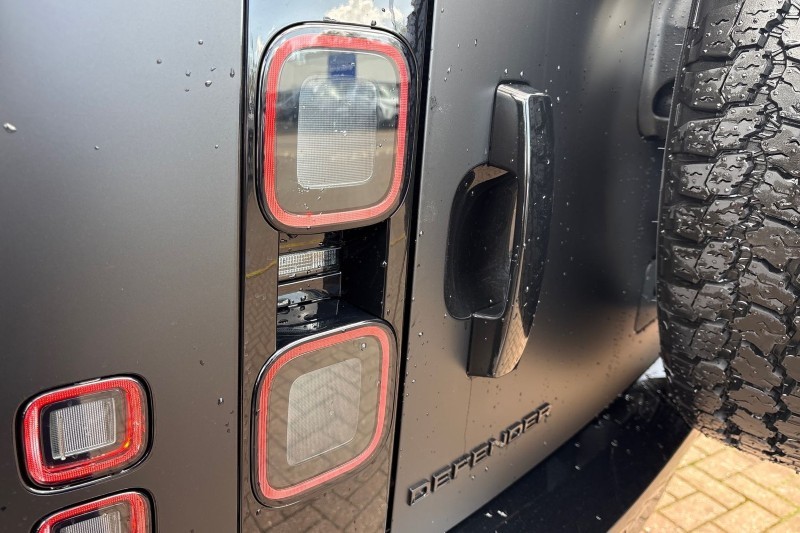  LAND ROVER DEFENDER 3.0 D350 X-Dynamic HSE 110 5dr Auto 5284304