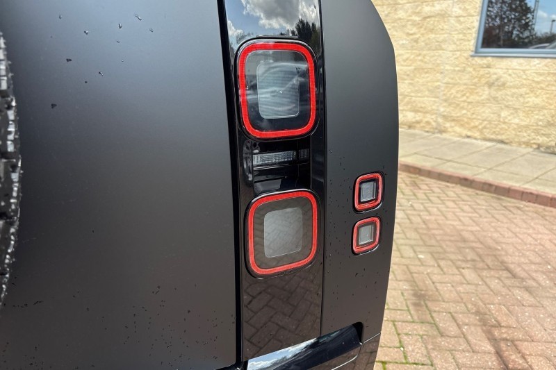  LAND ROVER DEFENDER 3.0 D350 X-Dynamic HSE 110 5dr Auto 5284311