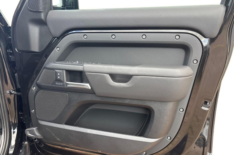  LAND ROVER DEFENDER 3.0 D350 X-Dynamic HSE 110 5dr Auto 5284283