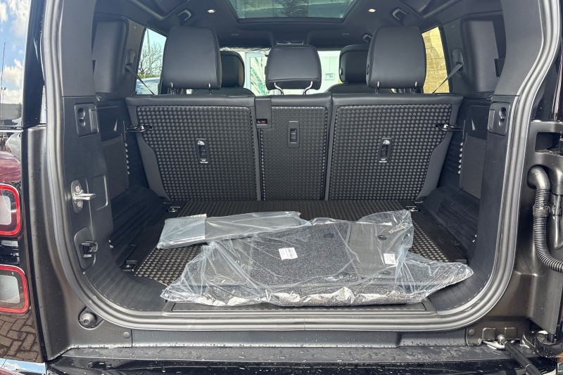  LAND ROVER DEFENDER 3.0 D350 X-Dynamic HSE 110 5dr Auto 5284271