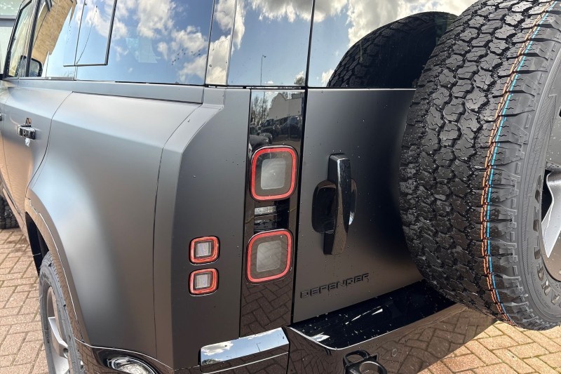  LAND ROVER DEFENDER 3.0 D350 X-Dynamic HSE 110 5dr Auto 5284280