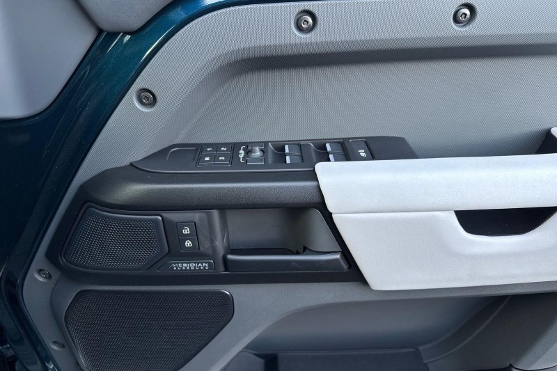  LAND ROVER DEFENDER 4.4 P635 Octa 110 5dr Auto 5116199