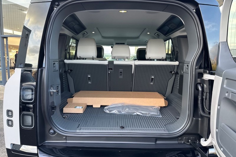  LAND ROVER DEFENDER 3.0 D350 X-Dynamic HSE 110 5dr Auto 5115695