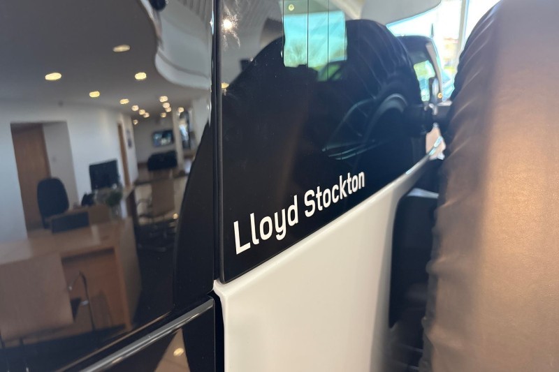  LAND ROVER DEFENDER 3.0 D250 X-Dynamic SE 90 3dr Auto [6 Seat] 5261286