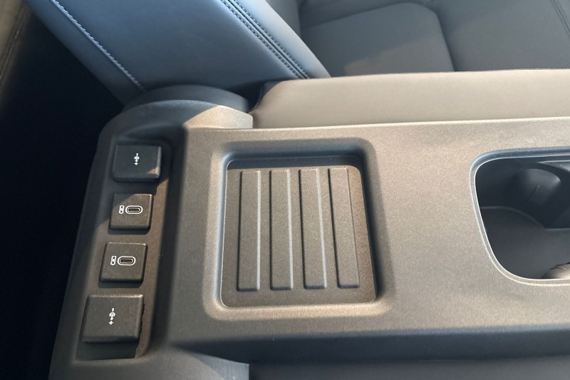  LAND ROVER DEFENDER 3.0 D250 X-Dynamic SE 90 3dr Auto [6 Seat] 5261275