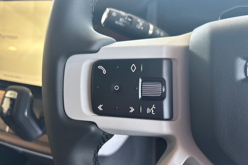  LAND ROVER DEFENDER 3.0 D250 X-Dynamic SE 90 3dr Auto [6 Seat] 5261265