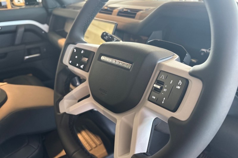  LAND ROVER DEFENDER 3.0 D250 X-Dynamic SE 90 3dr Auto [6 Seat] 5261264