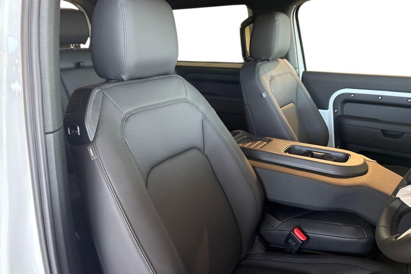  LAND ROVER DEFENDER 3.0 D250 X-Dynamic SE 90 3dr Auto [6 Seat] 5261263