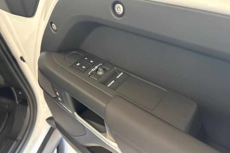  LAND ROVER DEFENDER 3.0 D250 X-Dynamic SE 90 3dr Auto [6 Seat] 5261260