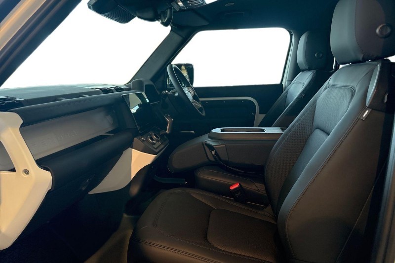  LAND ROVER DEFENDER 3.0 D250 X-Dynamic SE 90 3dr Auto [6 Seat] 5261239