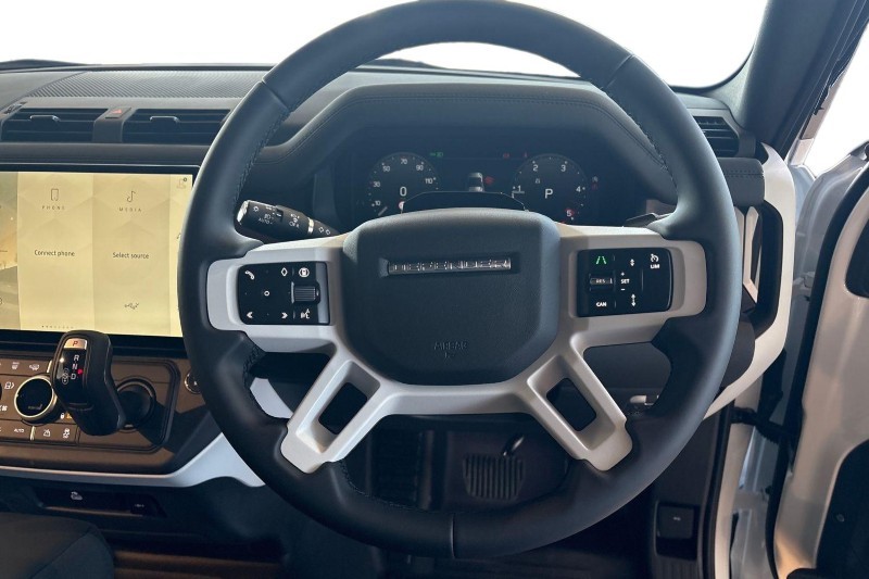  LAND ROVER DEFENDER 3.0 D250 X-Dynamic SE 90 3dr Auto [6 Seat] 5261251