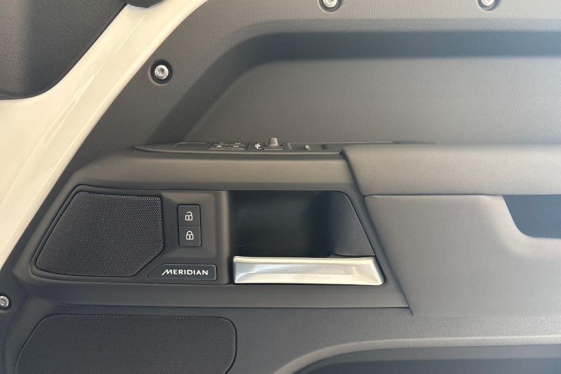  LAND ROVER DEFENDER 3.0 D250 X-Dynamic SE 90 3dr Auto [6 Seat] 5261259