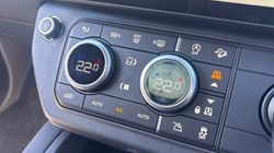 LAND ROVER DEFENDER 3.0 D350 Trophy Edition Keswick 110 5dr Auto 5366579