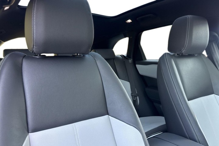  LAND ROVER RANGE ROVER VELAR 3.0 D300 MHEV Belgravia Edition Satin 5dr Auto 5634947