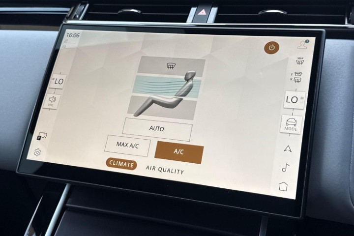  LAND ROVER RANGE ROVER VELAR 3.0 D300 MHEV Belgravia Edition Satin 5dr Auto 5634954