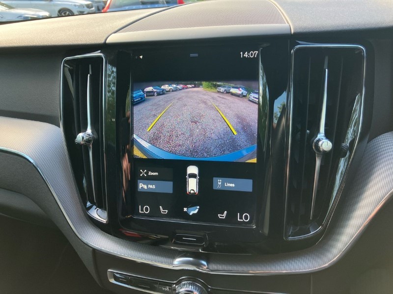 2019 (19) VOLVO XC60 2.0 B4D R DESIGN 5dr AWD Geartronic 3489911