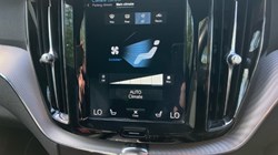 2019 (19) VOLVO XC60 2.0 B4D R DESIGN 5dr AWD Geartronic 3489913