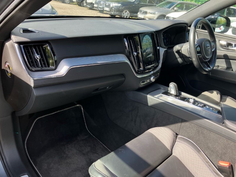 2019 (19) VOLVO XC60 2.0 B4D R DESIGN 5dr AWD Geartronic 3489921