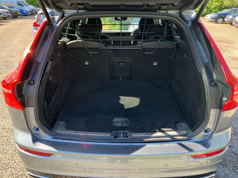 2019 (19) VOLVO XC60 2.0 B4D R DESIGN 5dr AWD Geartronic 3489922