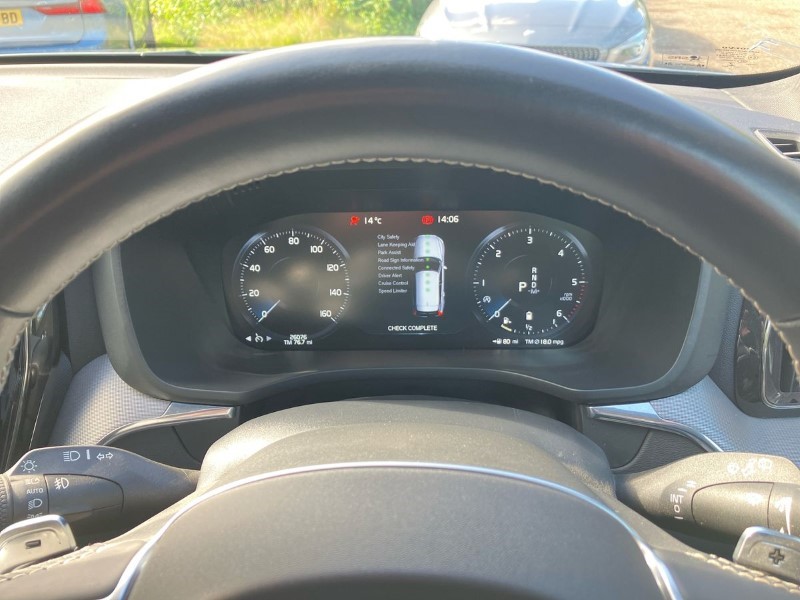 2019 (19) VOLVO XC60 2.0 B4D R DESIGN 5dr AWD Geartronic 3489907