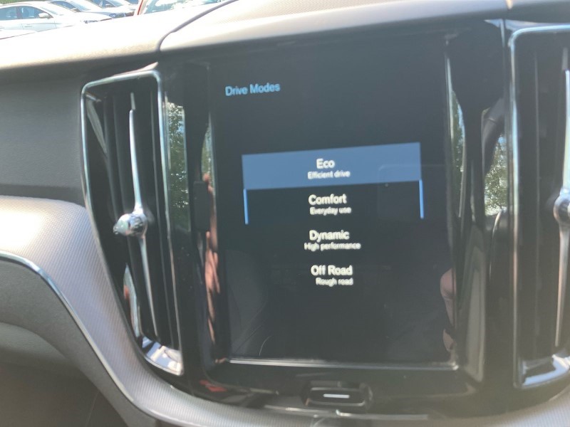 2019 (19) VOLVO XC60 2.0 B4D R DESIGN 5dr AWD Geartronic 3489914