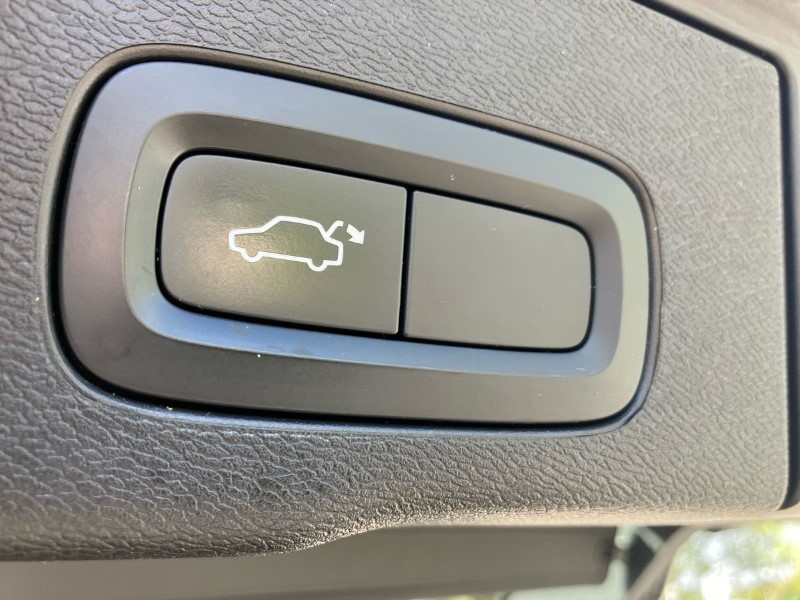 2019 (19) VOLVO XC60 2.0 B4D R DESIGN 5dr AWD Geartronic 3489923