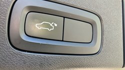 2019 (19) VOLVO XC60 2.0 B4D R DESIGN 5dr AWD Geartronic 3489923