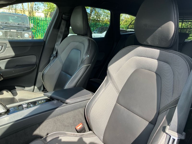 2019 (19) VOLVO XC60 2.0 B4D R DESIGN 5dr AWD Geartronic 3489920