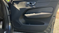 2019 (19) VOLVO XC60 2.0 B4D R DESIGN 5dr AWD Geartronic 3489898