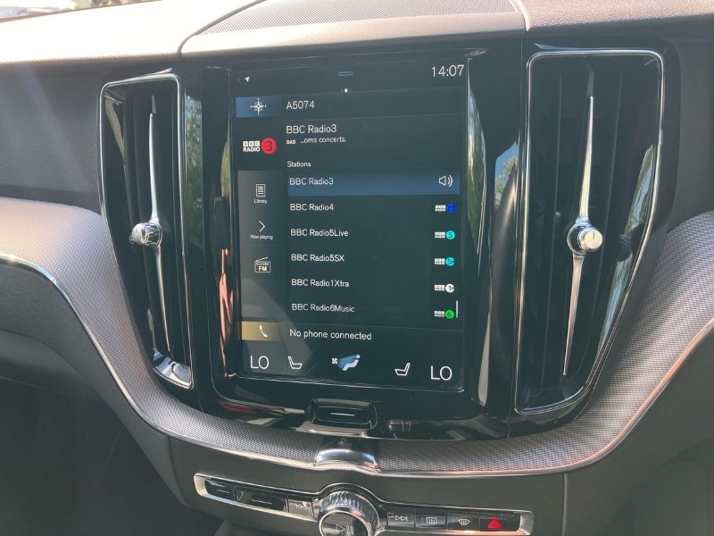 2019 (19) VOLVO XC60 2.0 B4D R DESIGN 5dr AWD Geartronic 3489912