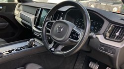 2019 (19) VOLVO XC60 2.0 B4D R DESIGN 5dr AWD Geartronic 3489897