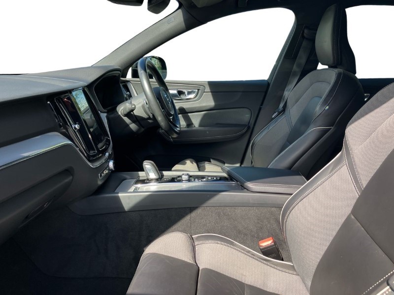 2019 (19) VOLVO XC60 2.0 B4D R DESIGN 5dr AWD Geartronic 3489890