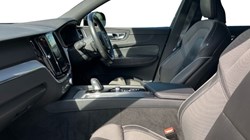 2019 (19) VOLVO XC60 2.0 B4D R DESIGN 5dr AWD Geartronic 3489890