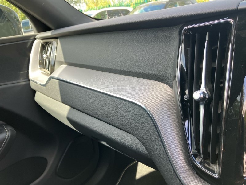 2019 (19) VOLVO XC60 2.0 B4D R DESIGN 5dr AWD Geartronic 3489916